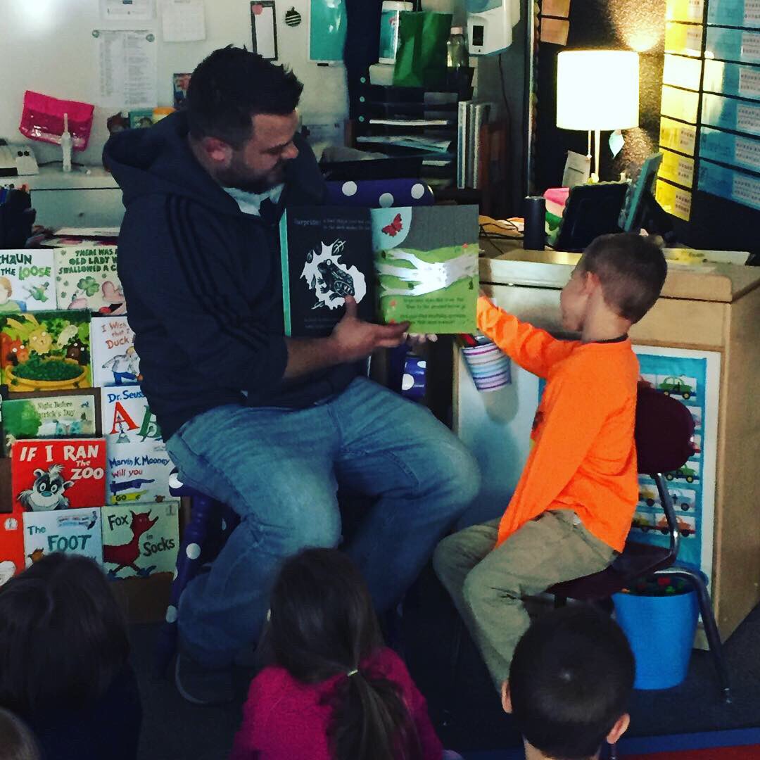 JVerilePSD's tweet photo. Today was our last mystery reader. We loved the flashlight surprises all around the apple tree! #readacrossamerica #fvfoxes #wehavethebestmysteryreaders https://t.co/NsbxB68S96