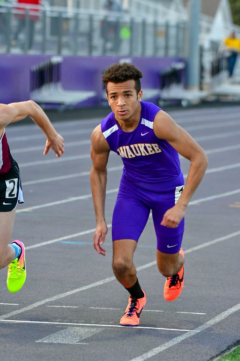 Sgt13Echo's tweet photo. More pictures from today's Early bird track meet at Waukee. @WaukeeBoysTrack https://t.co/DPDNhQjcKu
