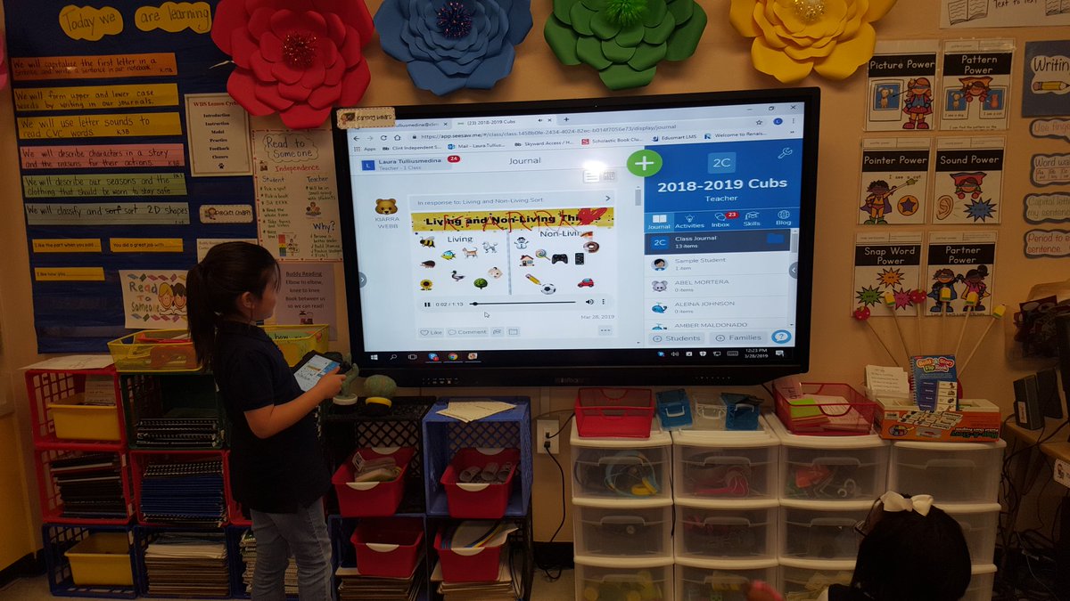 MAlvarado_HMS's tweet photo. Co-teaching blessing with Tech Sensei @Laura_TMedina!! Living and non living with @Seesaw!! Thank you for always opening your doors to me!!! You're AWESOME!!! @SurrattCubs #WDSTechSensei #blessedtechcoach #ilovewhatido @cisdinsttech @melwill24 @es_regarrido @cuadrilla1 https://t.co/0tKXt6IdwT