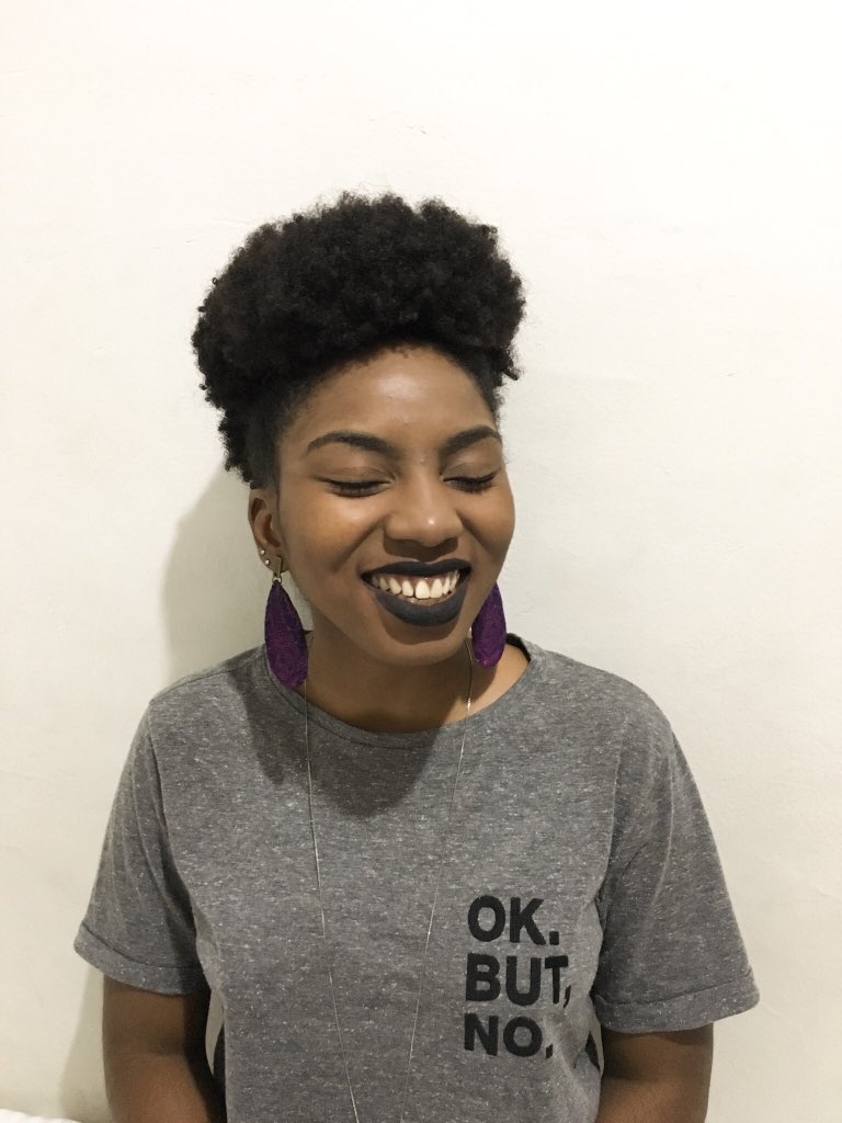 RodriguesElisaM's tweet photo. Vim visitar minha tia e virei modelo da #negrarosa e dos brincos da #modalu !
E EU TO MARAVILHOSA NESSAS FOTOS E VOU LOTAR VCS DE FOTOS. https://t.co/OdnL5EvBGl