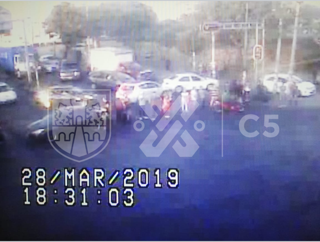 C5_CDMX's tweet photo. #Precaución 🚧 Bloqueo sobre Rojo Gómez en dirección al sur y Eje 6 Sur, Col. Guadalupe del Moral, usa como alternativas viales: Av. Ferrocarril San Rafael, Atlixco y Av. Canal de Tezontle. @Alc_Iztapalapa #C5 https://t.co/2sSpZNICg2