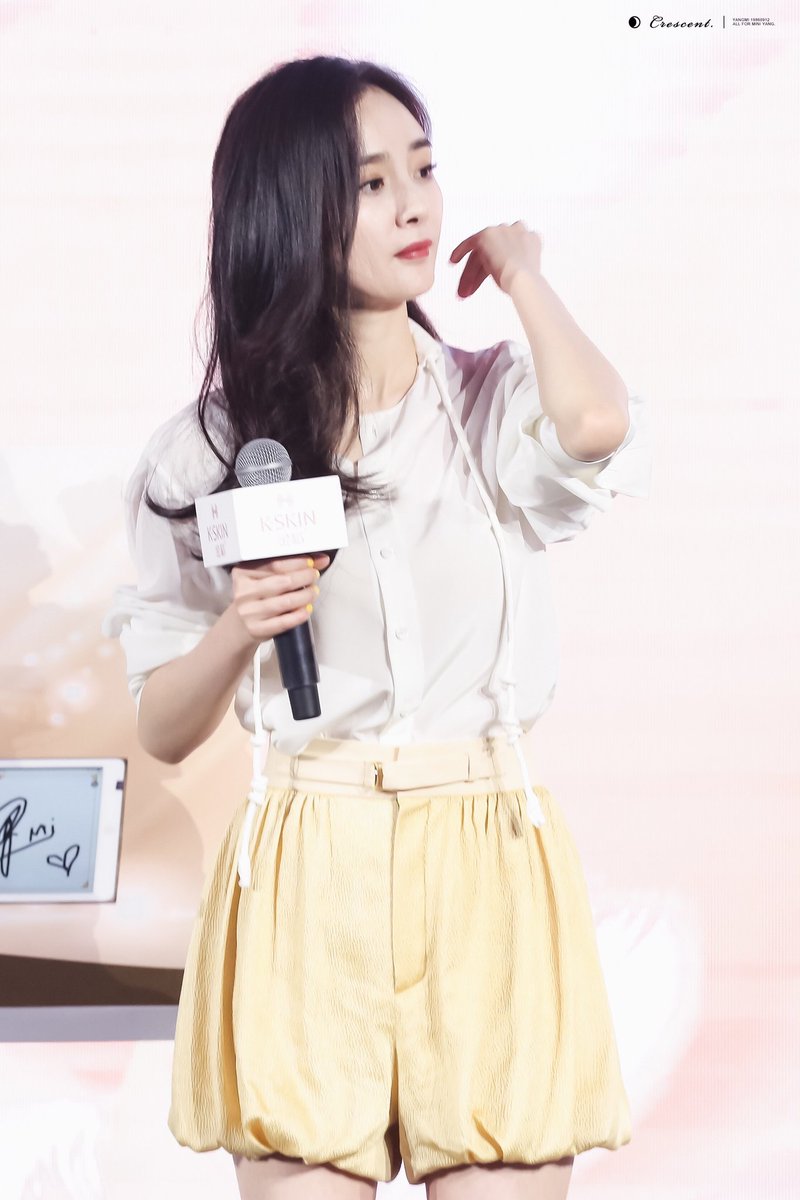 CrescentMi_912's tweet photo. 190328 K·Skin Signing Event In Beijing

Dear beauty, please tell me whether the warm summer is coming soon?

#杨幂 #yangmi https://t.co/TmprB9261t