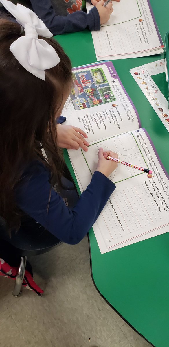 MrsFunaro's tweet photo. We are learning about globes, maps and our community.   These friends are using their new skills to draw a map of their neighborhood. @MrsFunaro @SEM_Dalers https://t.co/4KOYSjgA3u
