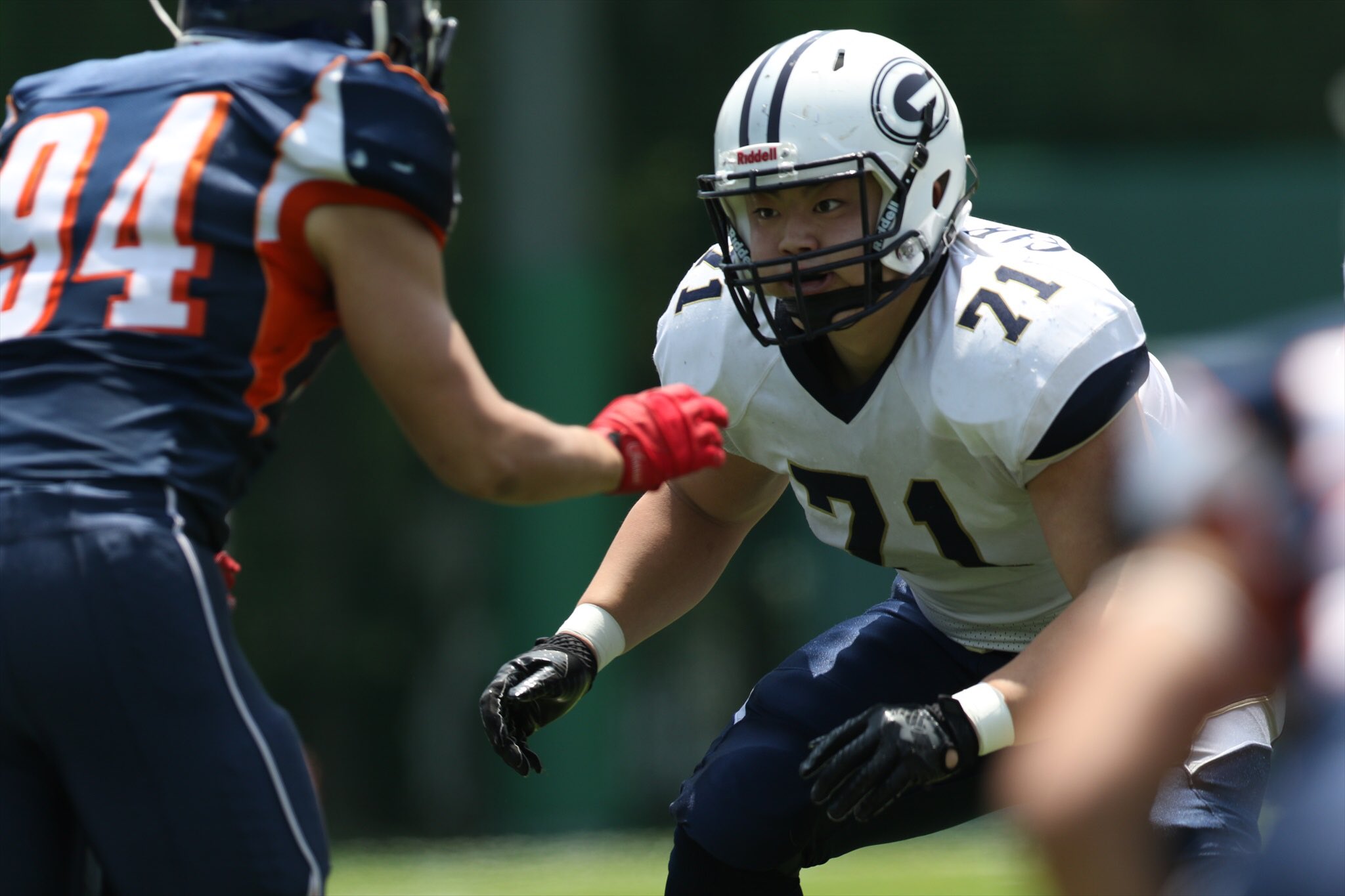 学習院大学アメフト部 Generals ポジション紹介 Offenseの道を切り開く Ol オフェンスライン ボールを持たないポジションですが 強力なブロックで攻撃を支えるolなくして Offenseが前に進むことはできません 大きな体格 体重が重い人