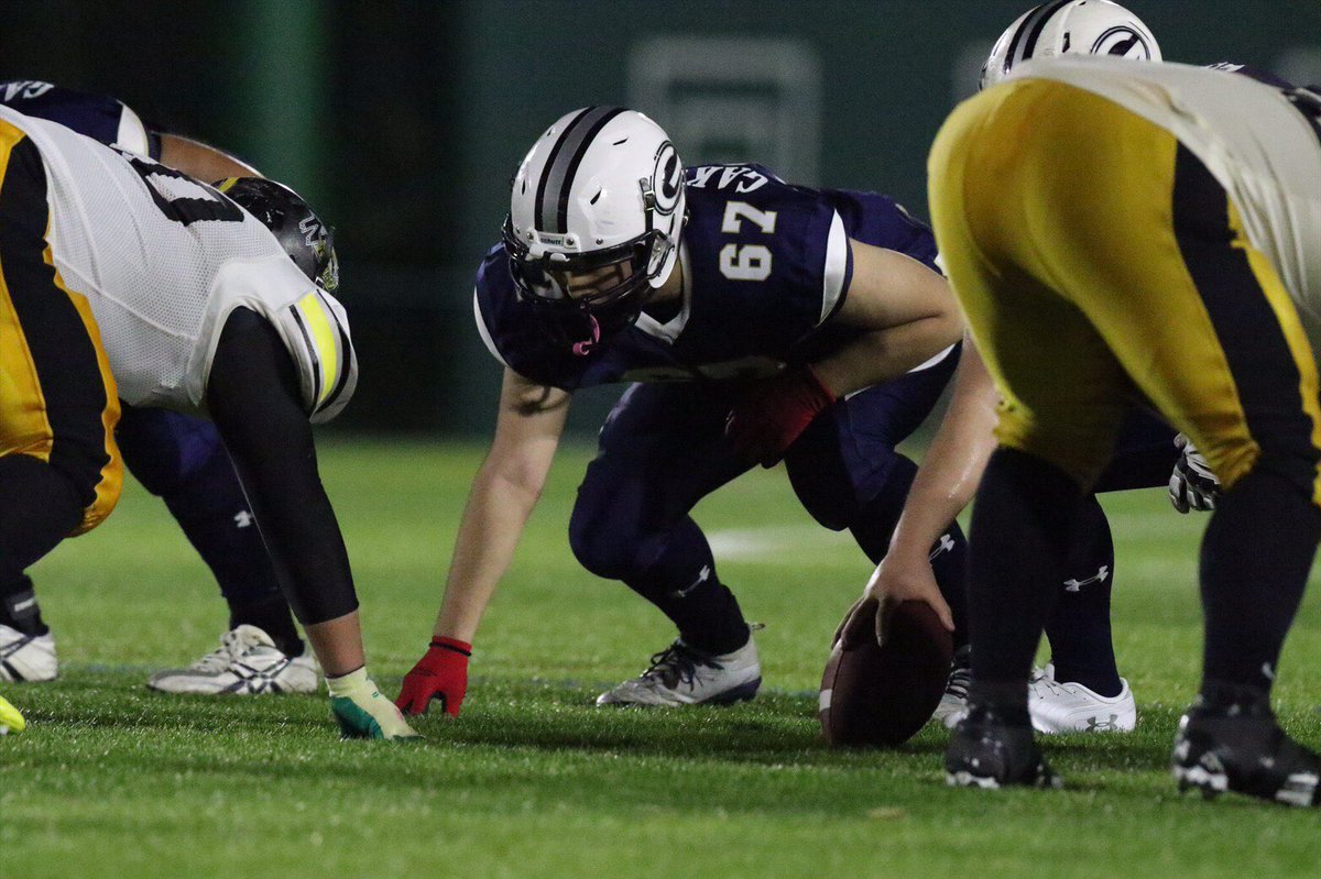 学習院大学アメフト部 Generals ポジション紹介 Offenseの道を切り開く Ol オフェンスライン ボールを持たないポジションですが 強力なブロックで攻撃を支えるolなくして Offenseが前に進むことはできません 大きな体格 体重が重い人