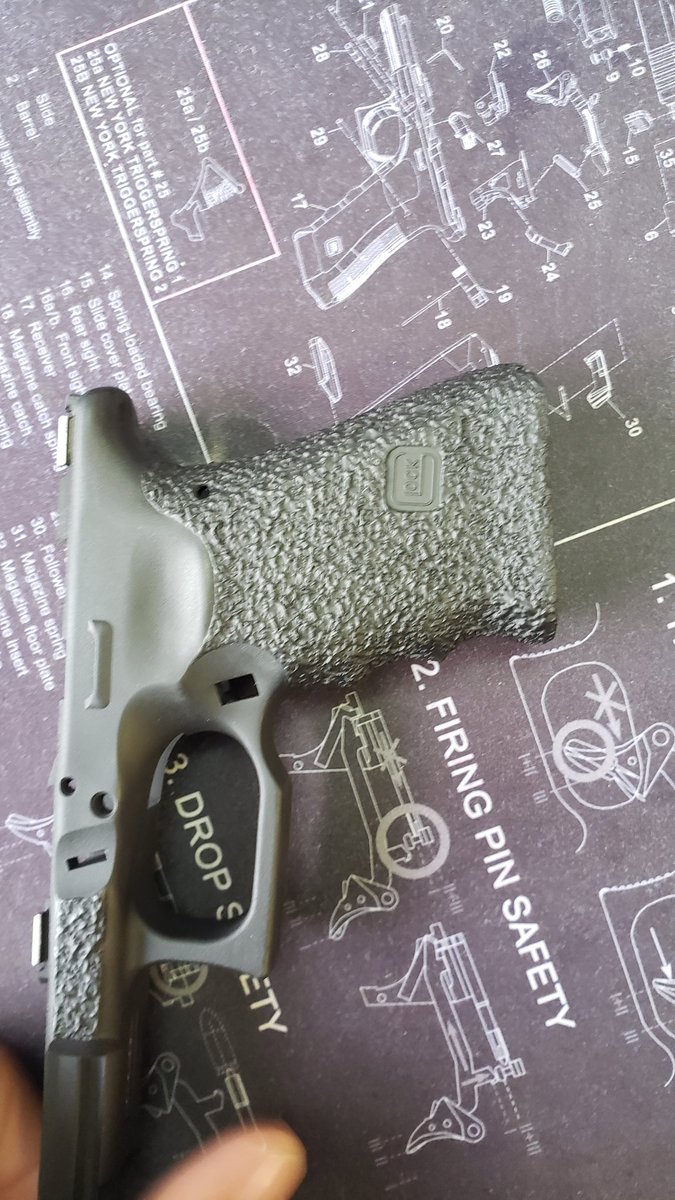 ROBARguns's tweet photo. Glock 19 with grip reduction and integral magwell, and 360 degree grip texturing. #robar #robarguns #robarcustomguns #robargriptexture #robarglocks #perfectingperfection #glock #glock19 #gunsdaily #gunchannels_ #gunporn #igmelitia https://t.co/D1bRqYLQuv