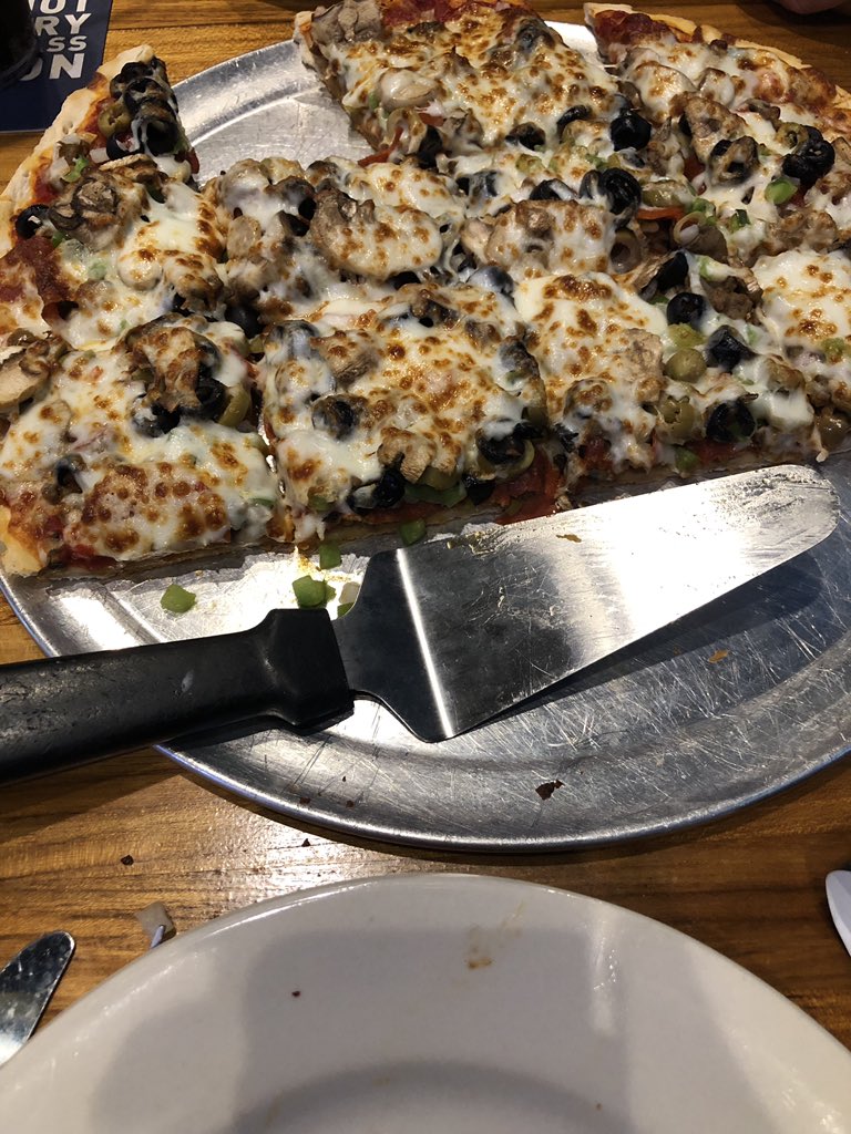justthecatradio's tweet photo. Nothing like NCAA basketball & a Momma Bearno’s Pizza!!!! All I need now is @ShannonTheDude but I’m not sharing. https://t.co/DASBlbw9Rn