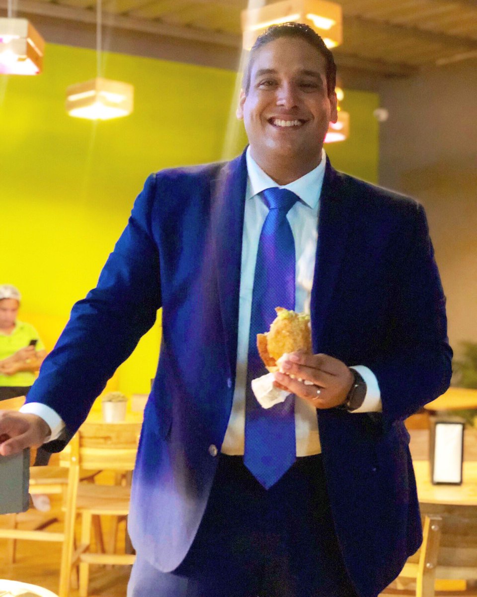 JuanGratereaux's tweet image. I love @dequesonrd ❤️ ¡Señores mortales! #elfinal #dequesonrd #empanadas negocios de mis primos @MaryItalia y #ericscheker vengan y visítenlo en #Naco. #foodporn