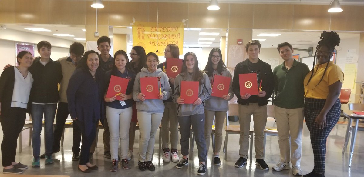 LaProfeHermosa's tweet photo. Felicidades a nuestros nuevos iniciados del Capítulo Cuauhtémoc de la Sociedad Honoraria Hispánica 2019 🤩🤩🤩🤩🤩🤩🤩🤩🤩
#OrgulloPoly
#POLYPRIDE https://t.co/XHDbI6H85r