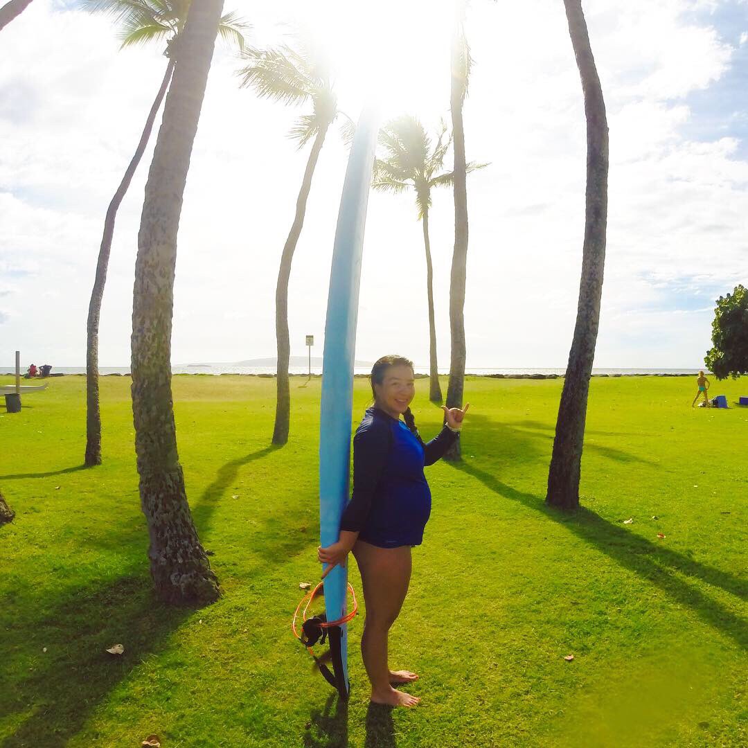 SurfsetNYC's tweet photo. Baby on board! 🏄🏽‍♀️👶🏻🤰🏻
#surfset #surf #pregnantsurfer #maui https://t.co/eoRChrVBTv