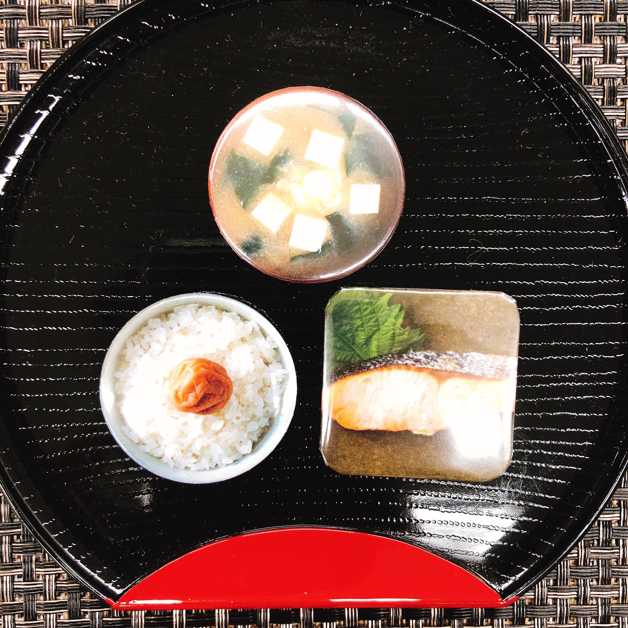缶バッジの達人 公式 カンタツ おはようございます 本日の朝ごはんはこちら ザ日本の朝食パート3 鮭定食サイコー 華金なんであと少し頑張りましょう イラストや写真を使って 缶バッジ飯テロ 企画やっています 缶バッジの達人 飯テロ