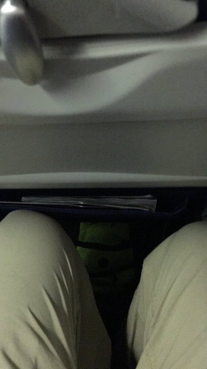 sealeadams's tweet image. #middleseat 
#backrow
#bullcrap