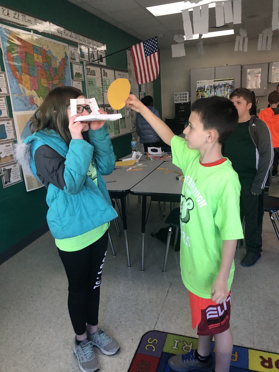 Rose5th's tweet photo. We loved experimenting with the relationship between the earth and the sun! #BESBears https://t.co/SSmvT0Fwm5