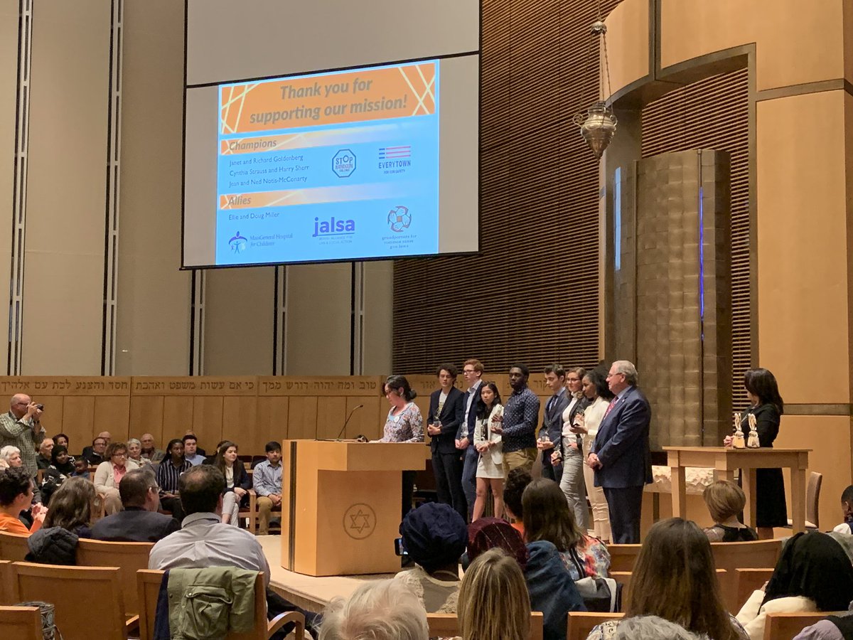Inspiring night at <a href="/TBEWellesley/">Temple Beth Elohim</a> to honor teen advocates of gun violence prevention with @MACoalitionPGV . <a href="/davidhogg111/">David Hogg 🟧</a> in the house (on the bima!) to remind us of every life, every story lost to violence. #epidemicwemustfight #mylifeismoreimportantthananygun #peaceMVPawards