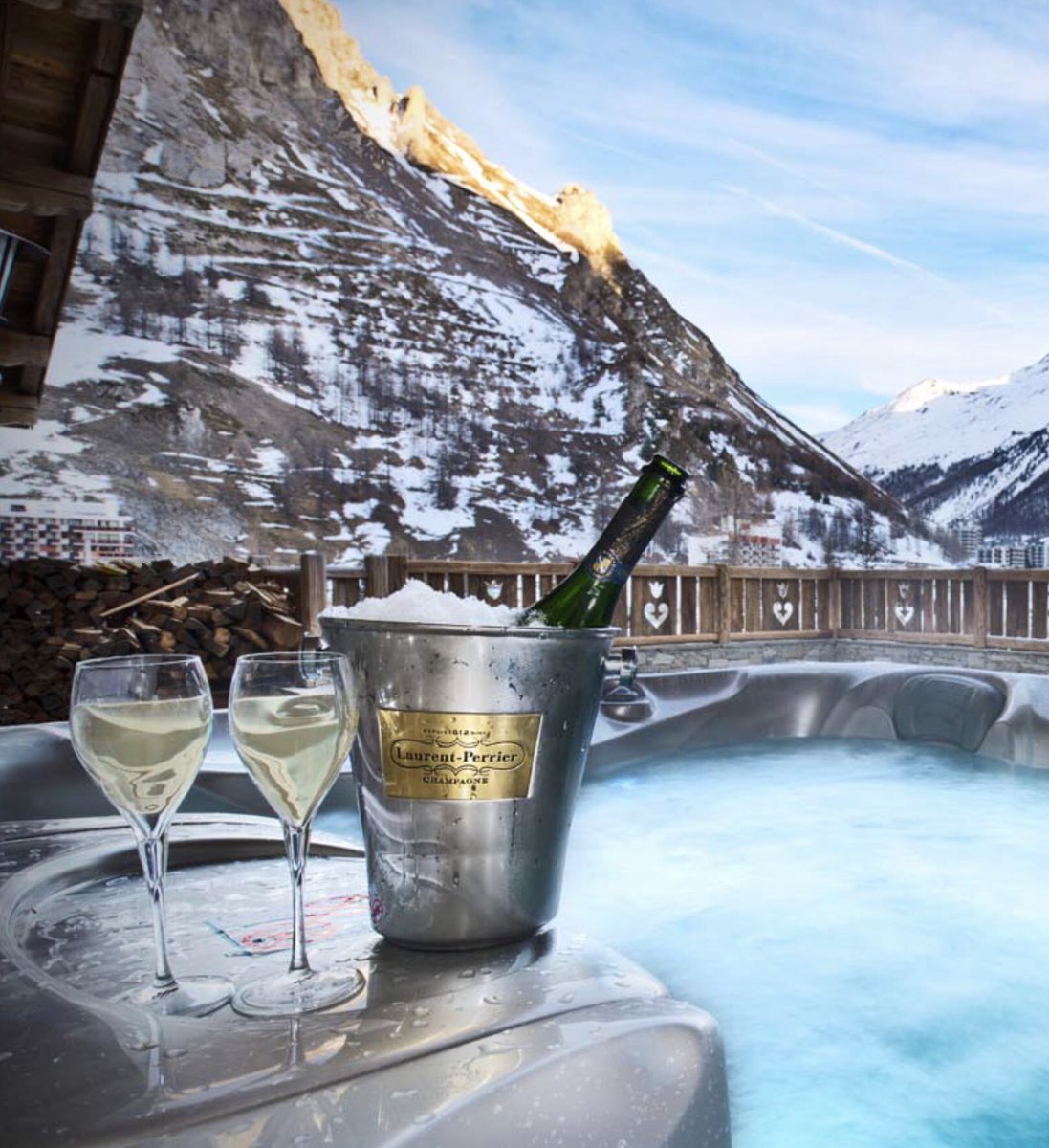 DemiCassiani's tweet photo. Close to #nature 😍
.
.
. 
#photography via @valdisere 
#wine #france #travel @RoarLoudTravel @talkavino @JMiquelWine @LisaRivera2207 @winewankers @pietrosd @amylieberfarb @always5star @CaraMiaSG @suziday123 @damewine @SteveKubota @nineov @boozychef @TheFermtdFruit @_drazzari https://t.co/veu494W88C