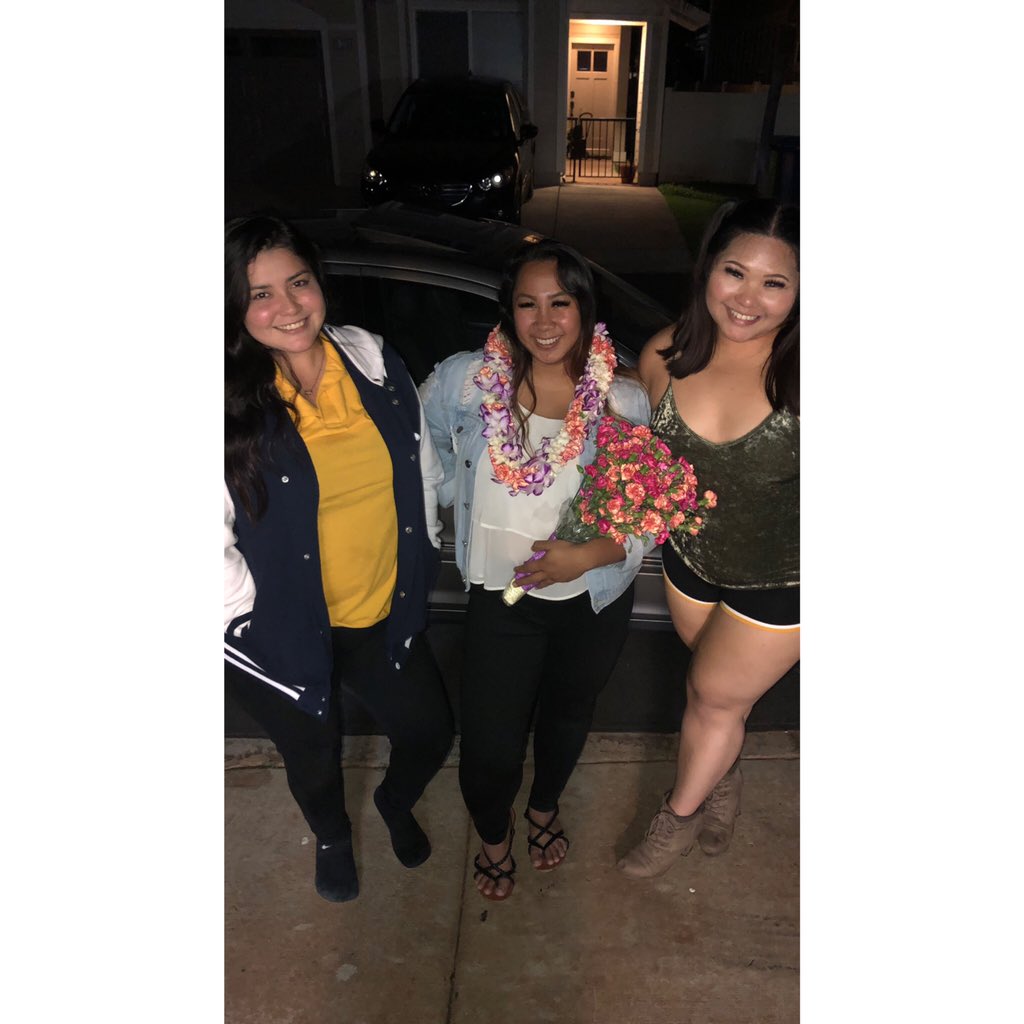 mxt___'s tweet photo. How I was blessed with such pretty goddesses in my life? #DUFFLife https://t.co/7u4mf4JRLt