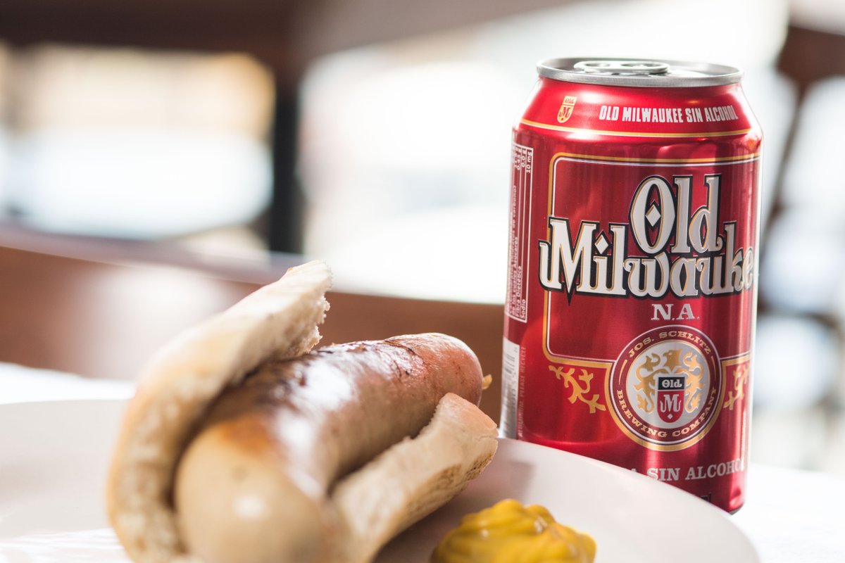 oldmilmexico's tweet photo. Empezando el fin. 🍻🌭 #OldMil #OldMilwaukee #Cerveza #CervezaSinAlcohol #HotDog #Salchichas #Maridaje #Weekend #Jueves https://t.co/P7HWe4wYfI