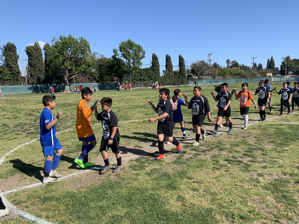 RooseveltAESD's tweet photo. Roosevelt students at their Soccer game vs Lincoln. Great matchup. #classyplay #parentscameindrovestoo each season and each game is tougher because the kids play harder. #somuchfun @RooseveltAESD @olivestreetaesd @WestmontSchool @JeffSchoolNews @aesdlincoln @AnaheimElem #cusplay https://t.co/q1KLMA0B0T