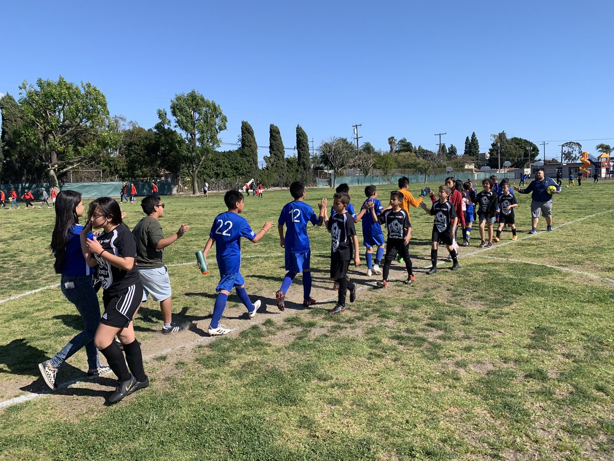 RooseveltAESD's tweet photo. Roosevelt students at their Soccer game vs Lincoln. Great matchup. #classyplay #parentscameindrovestoo each season and each game is tougher because the kids play harder. #somuchfun @RooseveltAESD @olivestreetaesd @WestmontSchool @JeffSchoolNews @aesdlincoln @AnaheimElem #cusplay https://t.co/q1KLMA0B0T