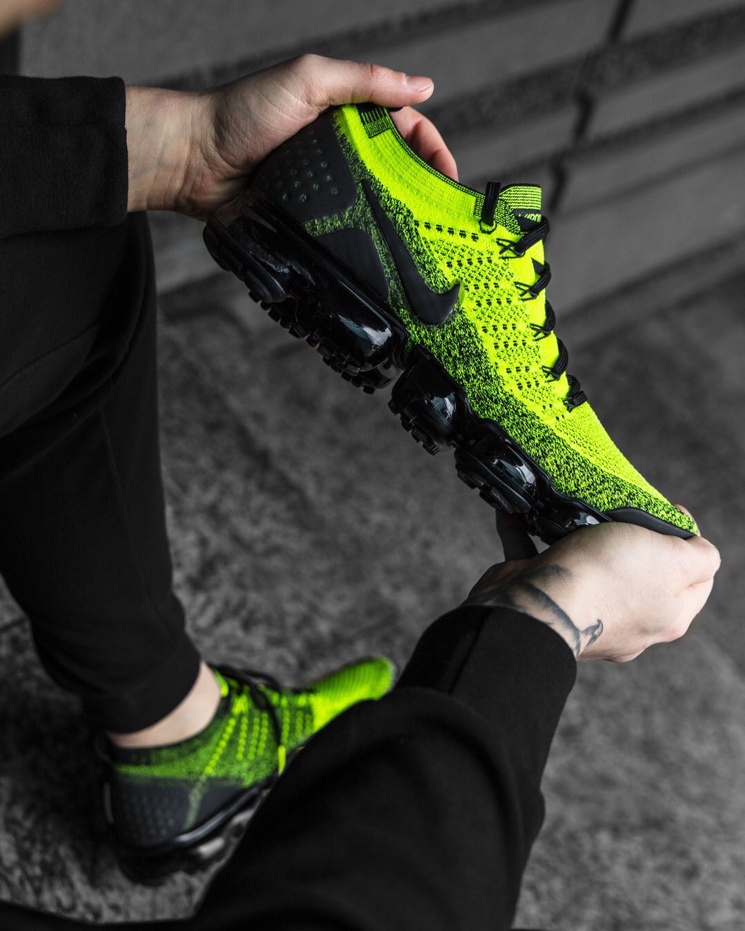 Foot Locker Canada Twitter: "Air #VaporMax #Flyknit 2 “Volt” Available in stores &amp; online https://t.co/Q2jBRJN8Ro. https://t.co/5qi2k5BDo7" / Twitter