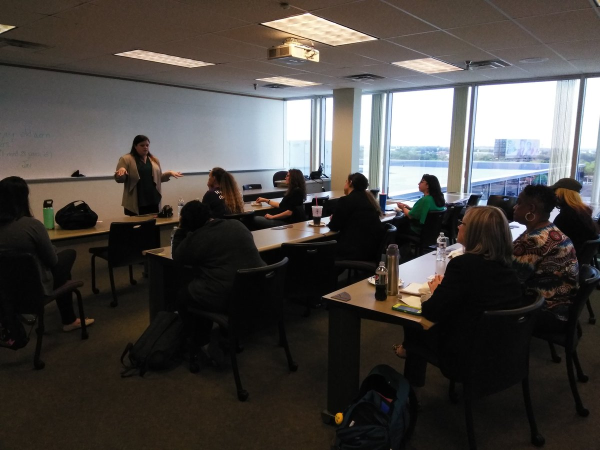 Rachiebelle817's tweet photo. Learning more about communities in schools from an administrative perspective at the social work young professional event! #MacroReflection #tarletonSOCW @DrNJonesTSU @SswaTsu https://t.co/DdIb2WYz2T