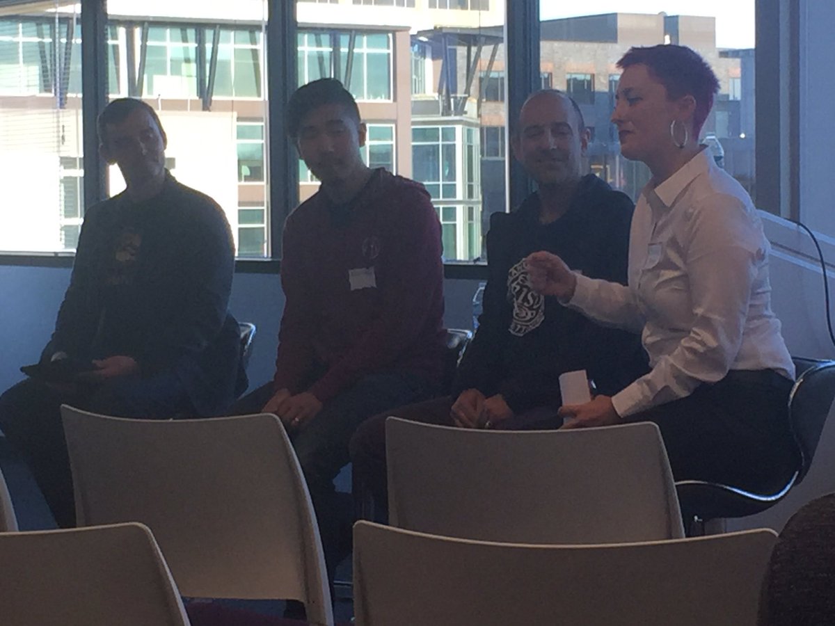 EmergentStgy's tweet image. Learning that theater skills can bring value to the #spatialcomputing space  #LookingGlassFactory @seattlevr #3D