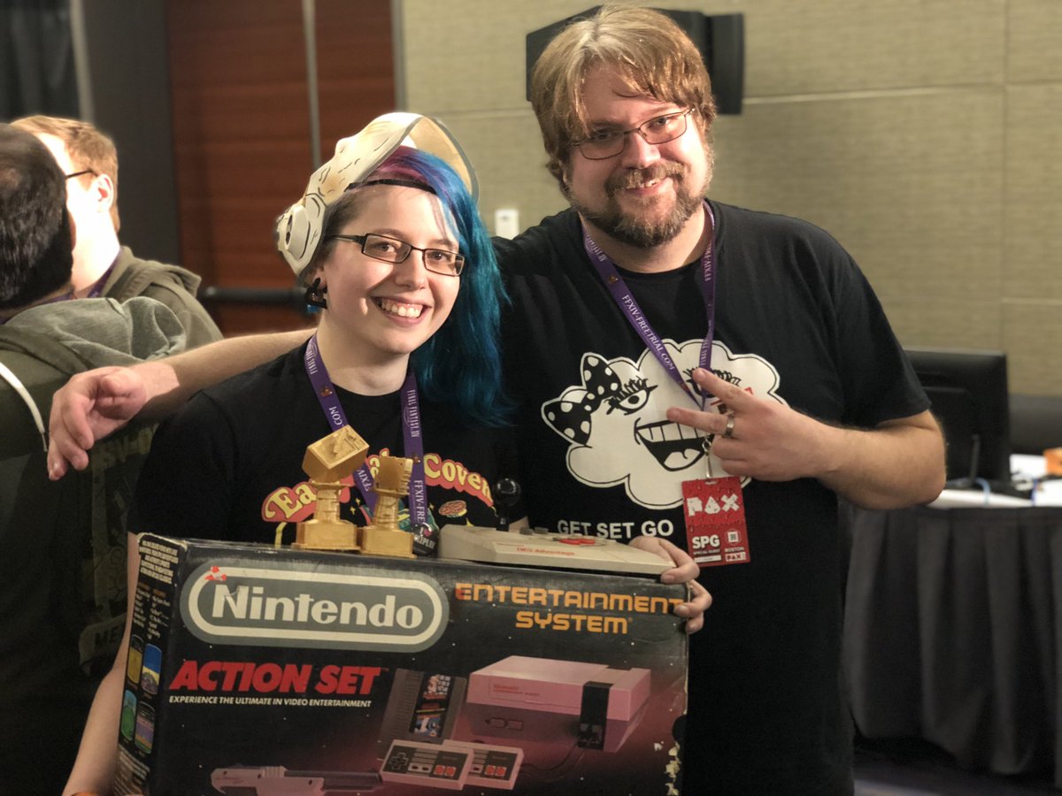 WTFisa_Wala's tweet image. Won two trophies and an NES! Yus. @GamepadThrow #nes