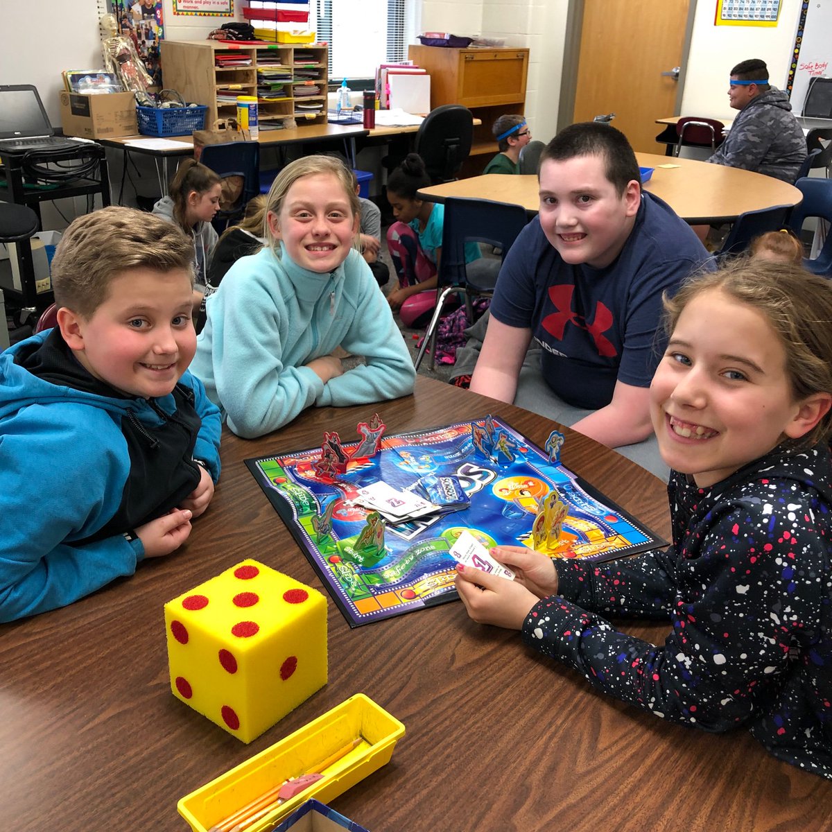 sunfifthgraders's tweet photo. We spent some time with our EMS friends this afternoon. They like games as much as we do. @NodSunES #formingfriendships https://t.co/1lnDY0AyFJ