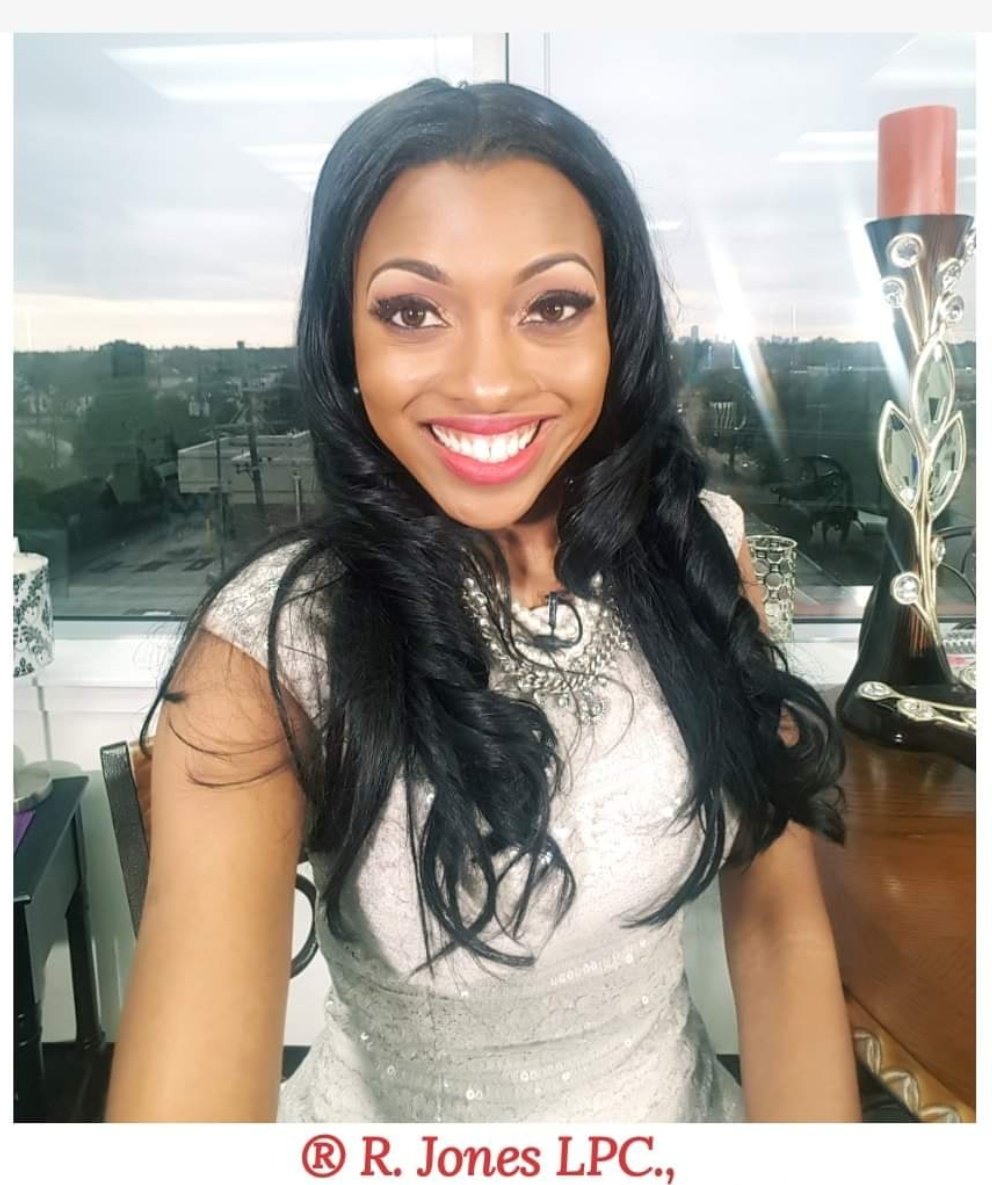 RomonicaLivBles's tweet photo. With All The Work That You Do, I Just Haven't Seen One, Who Could Do It Greater Than You!! Just Don't Let The Hate Get To Your Crew They #SlickMad :-) #Night Team! #BookTour #RealityTV #Headliner #Singer #CEO Vibes Queen ®Ro https://t.co/cqJiquBij0