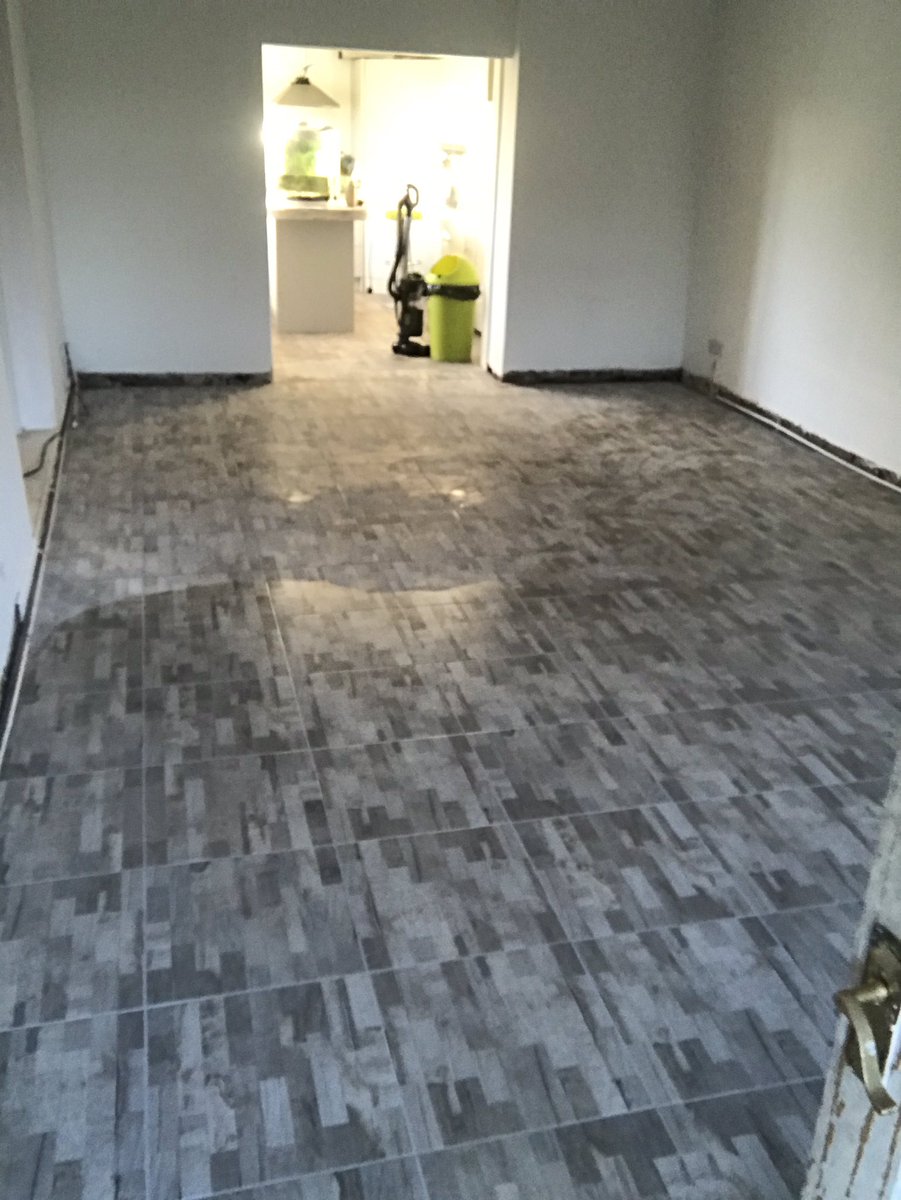 wall_pc's tweet image. Square room + flat floor+ average size tile = happy tiler