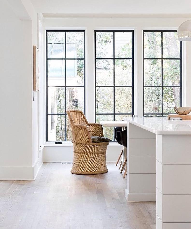 BMPaintsUAE's tweet photo. The hospitable white dove fascinates with its simplicity and transparency in this sunny Dining room.
#benjaminmoore https://t.co/QOh9pxFa5t