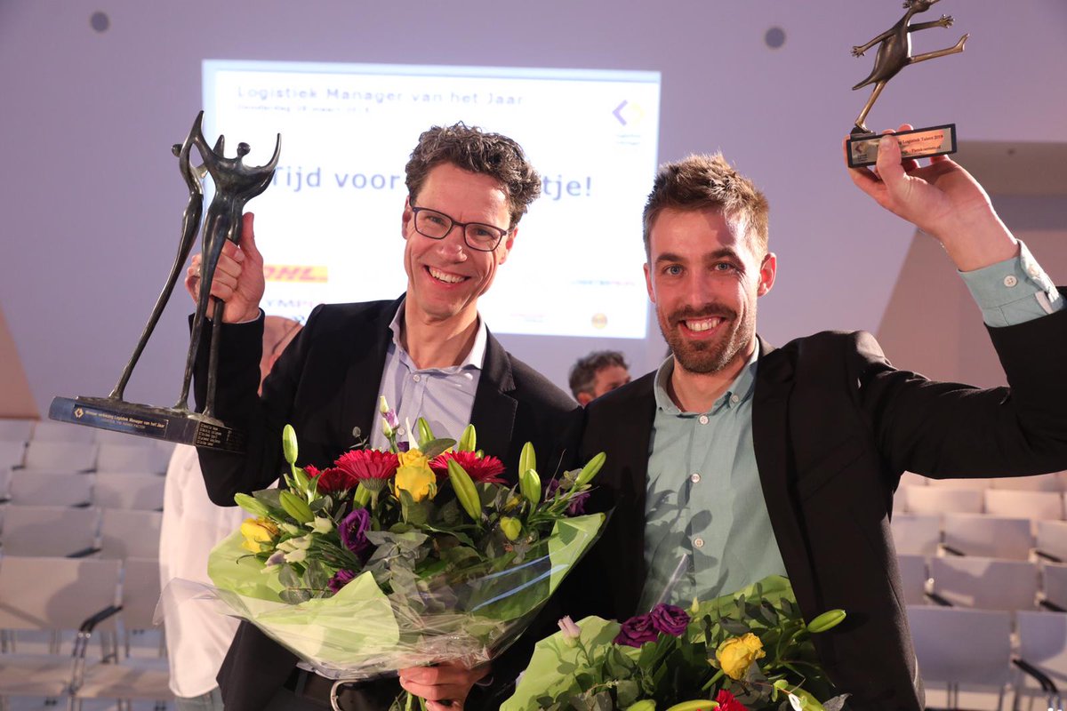 WarehouseTotaal's tweet photo. 🥂 The Day After The Night Before! Job Sonke en Nick Vreeswijk van respectievelijk @HollisterCo en @FietskoeriersNL vielen gisteravond in de prijzen tijdens de @LMvhJ-verkiezing: https://t.co/zSxmLy1Q9m #lmvhj #logistiek #logistics https://t.co/touTP4qvKV