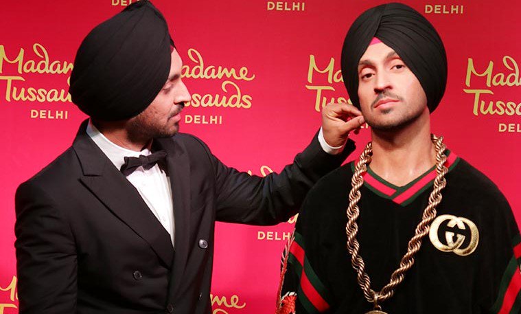 bollywoodmasa20's tweet photo. Check how Diljit reacted to have a wax statue at 
Madame Tussauds. 
https://t.co/j8S1nKqKx7
@diljitdosanjh #turbaned #Sikh #madametussaudssg #NewDelhi #TwitterBestFandom #Thursday #Bollywood https://t.co/ASMXg4W432