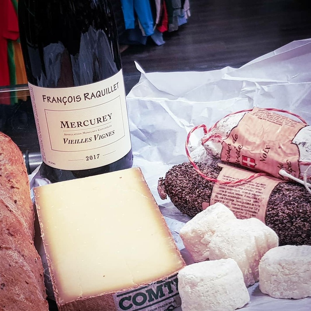 Raquillet_Vin's tweet photo. 🍷 - 🧀 : accord parfait.
Mercurey Vieilles Vignes 2017 - Domaine Raquillet
.
#Mercurey #DomaineRaquillet #VinsdeBourgogne https://t.co/PLmNc3I069