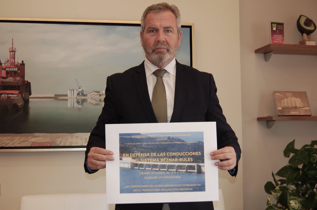 puertodemotril's tweet photo. El presidente de la Autoridad Portuaria se suma a la concentración en defensa de las conducciones del sistema Béznar-Rules, este viernes en la plaza de la Coronación de Motril de 12:00h a 13:00h

#BeznarRules #NoAlTrasvase #regadio #agricultores #ciudadania #Costatropical https://t.co/8AkonyyB1n