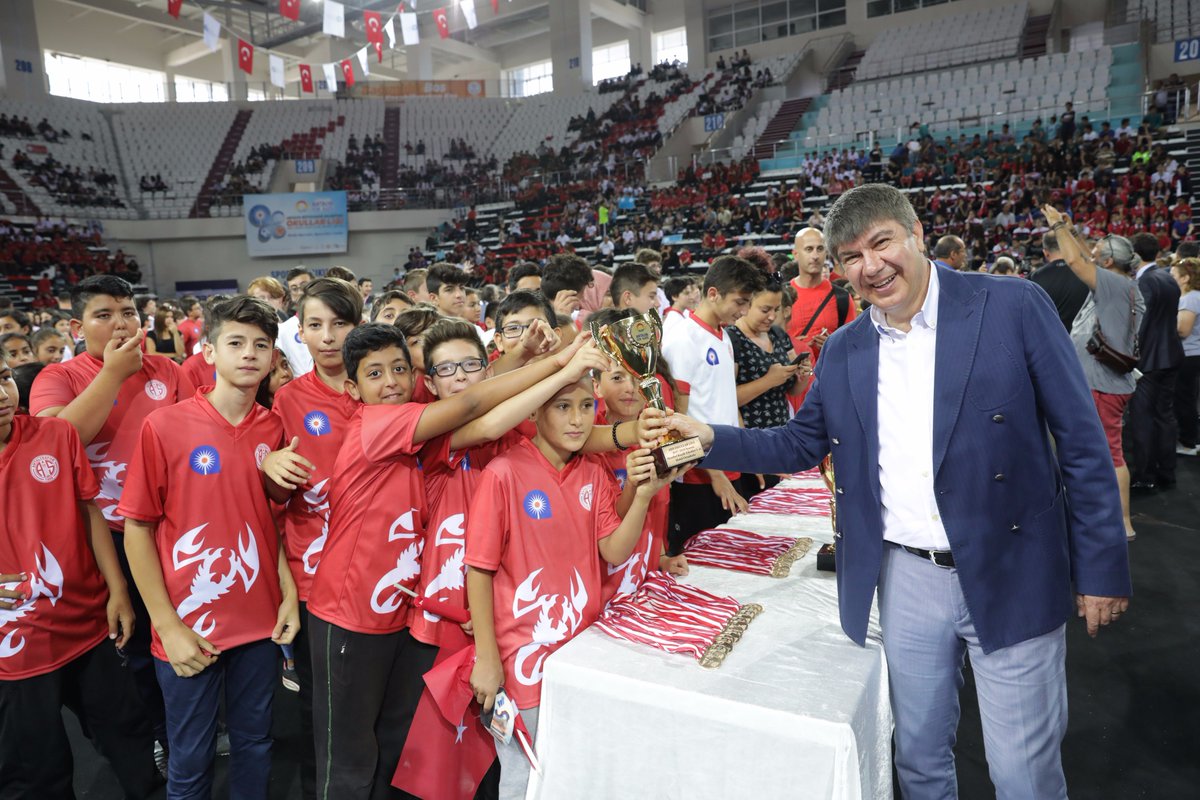 ANTALYABB's tweet photo. Okullar Ligi’nde heyecan rüzgarı sürüyor

Antalya Büyükşehir Belediyesi'nin Türkiye'de ilk olarak hayata geçirdiği Okullar Ligi’nde beşinci sezon tüm heyecanıyla devam ediyor. Ligde bu yıl rekor bir katılımla 8 bin öğrenci mücadele ediyor.

👉 https://t.co/z2Y6JMz7GJ https://t.co/bo9yaJ0iqG
