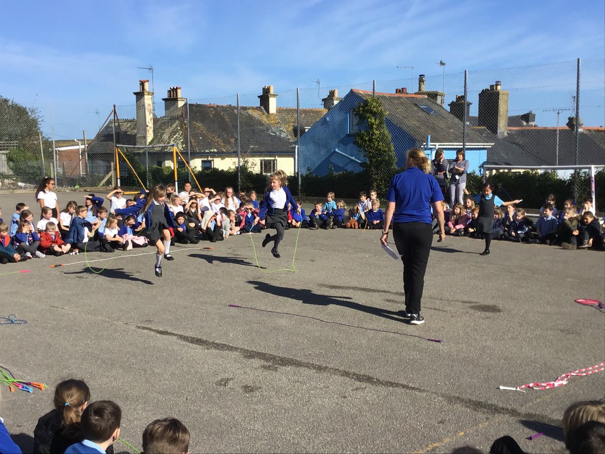 furzehamprimary's tweet photo. We had a great time this week, learning new skipping techniques and tricks at our skipping workshops and enjoyed a whole school demonstration in the afternoon. #skippingworkshop #skipping #keepingfit #inspiredtolearn #teamfurzeham https://t.co/VIEjP0YzRw
