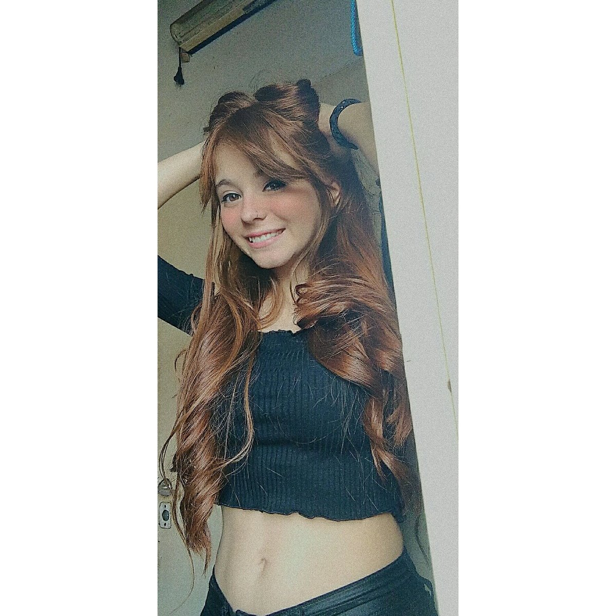 MeelOuteiro's tweet photo. Cuando me pega el sol fuerte, mi pelo parece mas colorado que nunca, i like that. https://t.co/bDGvqGPxbN