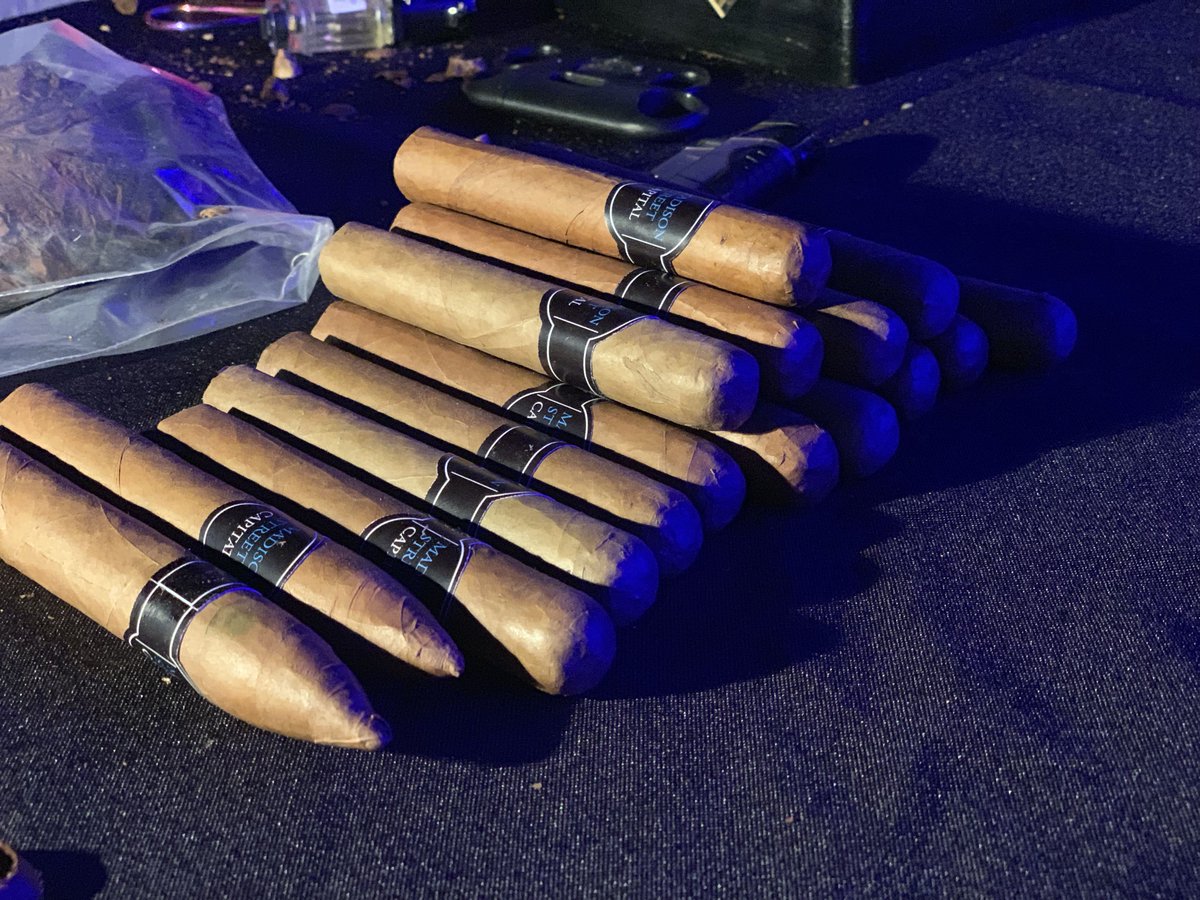 themaadvisor's tweet image. Hand rolled Cuban cigars are a hit at the reception for the 13th Annual Turnaround Awards! Thank you for celebrating with us at the Distressed Investing Summit and Turnaround Awards! #DITA19 #Finance #Awards #PalmBeach