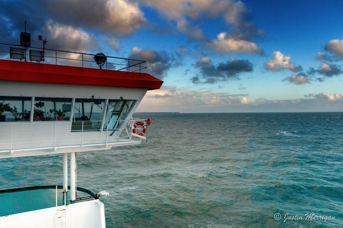 JustinMerrigan's tweet photo. At sea between #Rosslare and #Pembroke in @Irish_Ferries superb Isle of Inishmore. @discoverferries #ferries #irishsea #stgeorgeschannel #celticsea https://t.co/kU0aSCl8pe