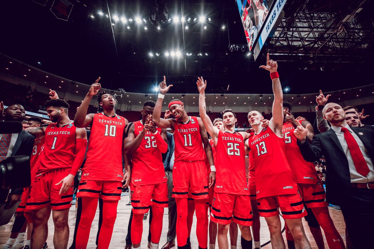 TexasTechMBB's tweet photo. We win, we sing.

ELITE.

#4To1 | #MarchMadness

🔴#WreckEm⚫️ https://t.co/VIZmrsZ4PM