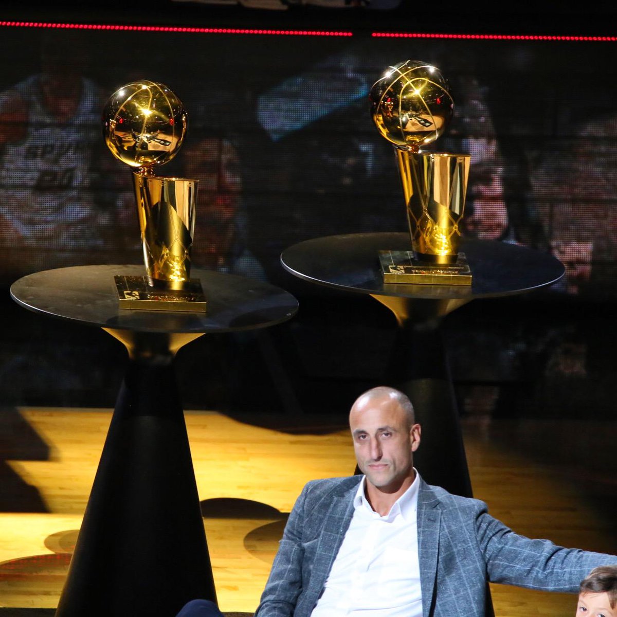 InfoManu's tweet photo. INMORTAL EN NUESTROS CORAZONES Y EN FUTURAS GENERACIONES ❤️❤️❤️❤️

De verdad @manuginobili, gracias por tantas alegrías.

#GraciasManu https://t.co/QAfLKlpWvq