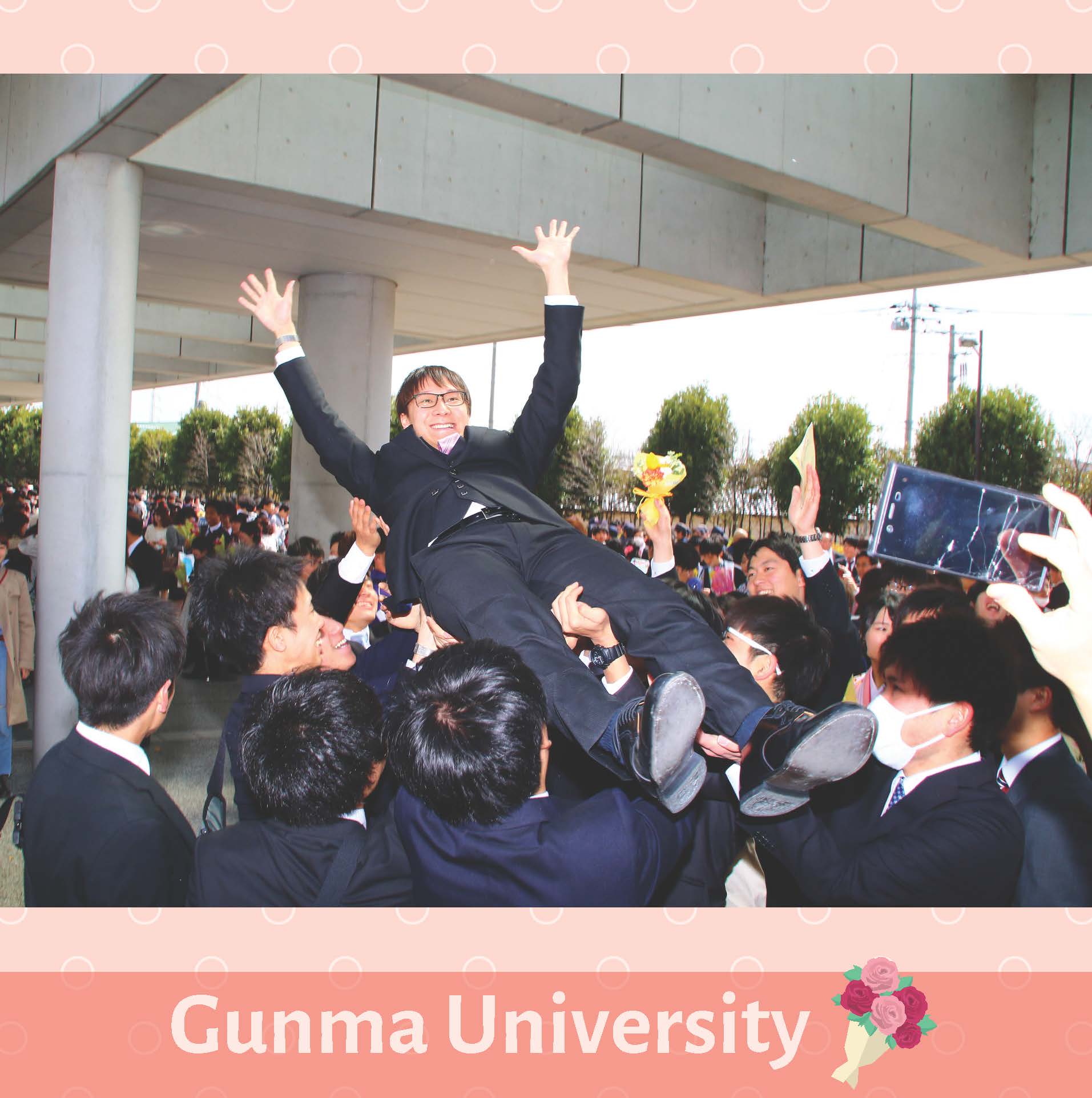 群馬大学 イベント 19年3月22日の学位記授与式後 会場内のあちらこちらで行われていた胴上げシリーズ 群馬大学の卒業生 なかなか良い跳び方してます 群馬大学 卒業式 学位記授与式
