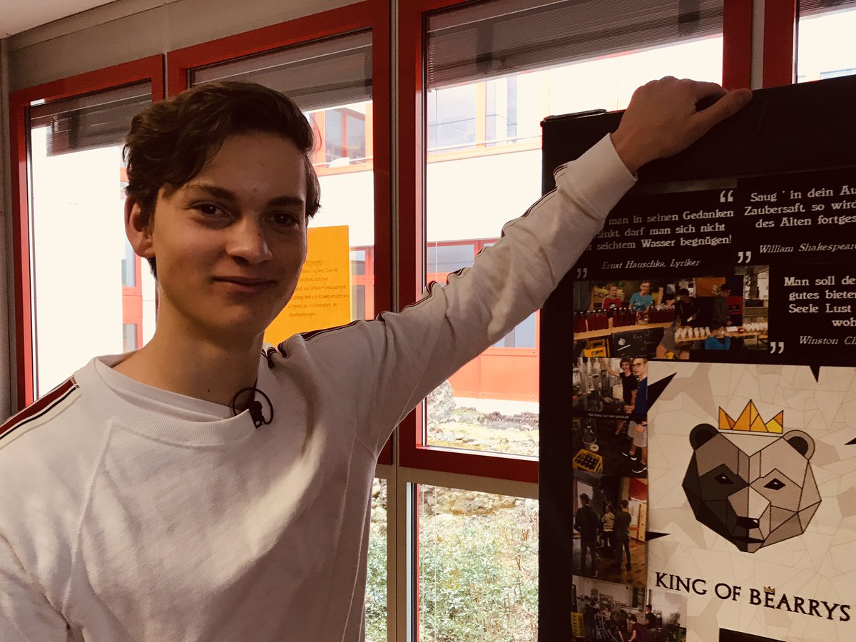 LailaHeyne's tweet photo. #Altötting: 15 Q12ler des König-Karlmann-Gyms haben im Seminar 2 #Sportdrinks entwickelt. Kosten 1€ am Automaten i. d. Aula. Gerade haben sie die 2. Charge mit 44 Kästen produziert - obwohl bald Abi ist. Heute Mittag auf @bayern1 &amp; montags i. d. #Abendschau @BR_Oberbayern @BR24 https://t.co/aU9Hw3OGas