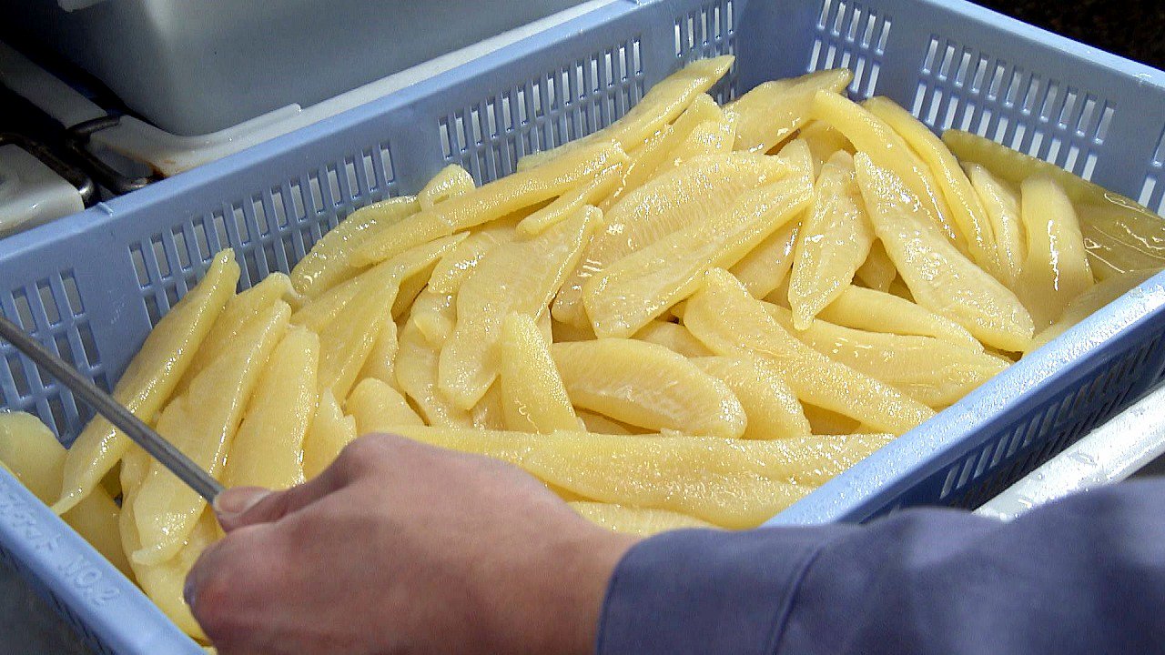 Stv広報 Ar Twitter 9時25分から 見たい 知りたい 北海道 留萌市は数の子生産量日本一のマチ 前浜からは数の子の親 であるニシンが姿を消したままで 留萌の企業は海外から原料を輸入して 数の子文化を守ろうと Stv広報 Ar Twitter 9時25分から 見たい 知りたい 北海道 留萌市は数の子生産量日本一のマチ 前浜からは数の子の親 であるニシンが姿を消したままで 留萌の企業は海外から原料を輸入して 数の子文化を守ろうと