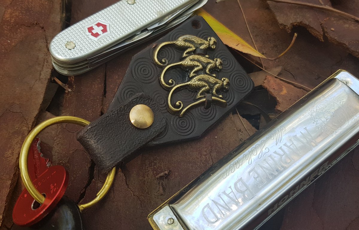 HowlingDingos's tweet photo. Made myself a mounky shoulder whiskey bottle logo keyring https://t.co/l9R4Hjvozi