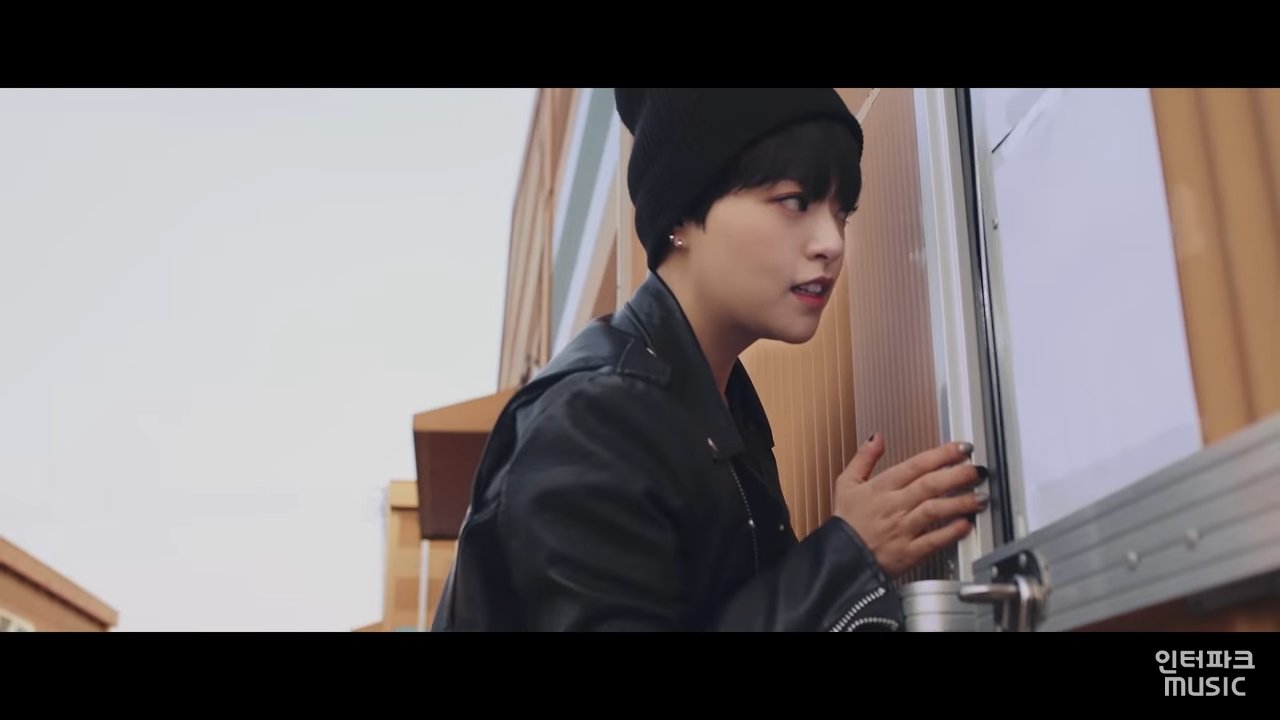 てー 今日デビューしたhot Placeのハンビッ ちゃんが左から見ると平手友梨奈 右から見るとユジョンヨン 正面から見るとミヤに似ていると全俺の中で話題