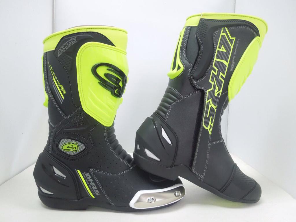 Novitalicious's tweet photo. Bismillah...Ready! Sepatu Road Race New ready Size 40,41,42,43 #AHRSBrands #RacingStuff #JualanBandung #BandungJuara #IndonesiaCallsCarterCenter #PrabowoTheNextLeader #Pemilih02JanganTakutKeTPS #PKIvsPANCASILA https://t.co/2IAMs1zt8X