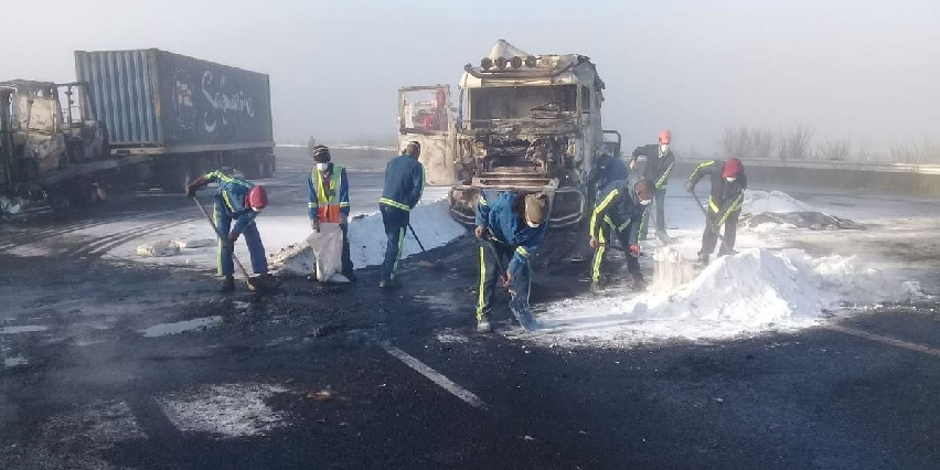 SAfmRadio's tweet photo. [ON AIR] Yesterday, the N3 highway linking Jhb and Dbn was blocked - truck drivers in Mooi River were protesting against the alleged hiring of foreign national drivers by companies. Kwanele Ncalane @KZNTransport Spokesperson with @StephenGrootes #SAfmSunrise #N3Protest #sabcnews https://t.co/1uDAthE51v