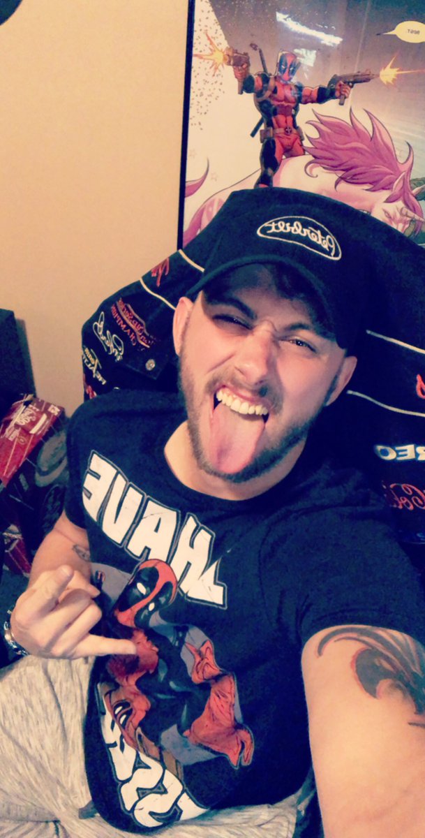 Mr_Scurvs's tweet photo. #DEADPOOL 

Well I’m trying to debate what to play right now? @PUBG or @CallofDuty ?

Live on mixer https://t.co/AVz7yPzbAL https://t.co/nFGetdRPzO